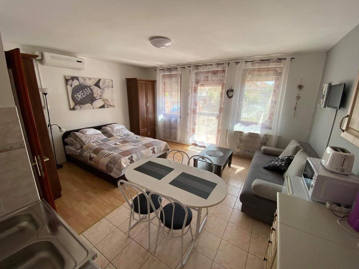 Hellasz Apartman Gyula Exterior foto