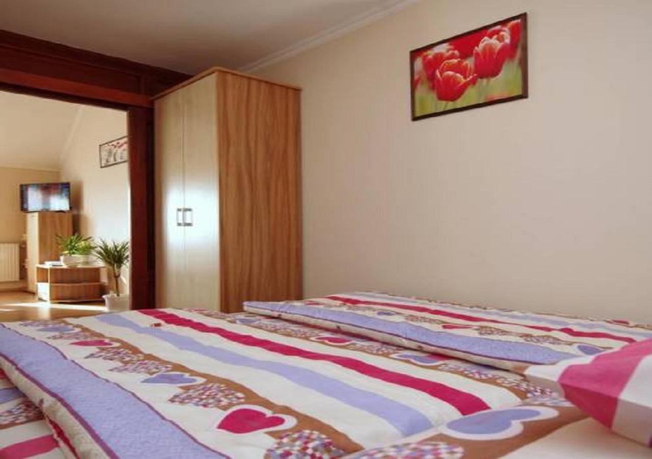 Hellasz Apartman Gyula Exterior foto