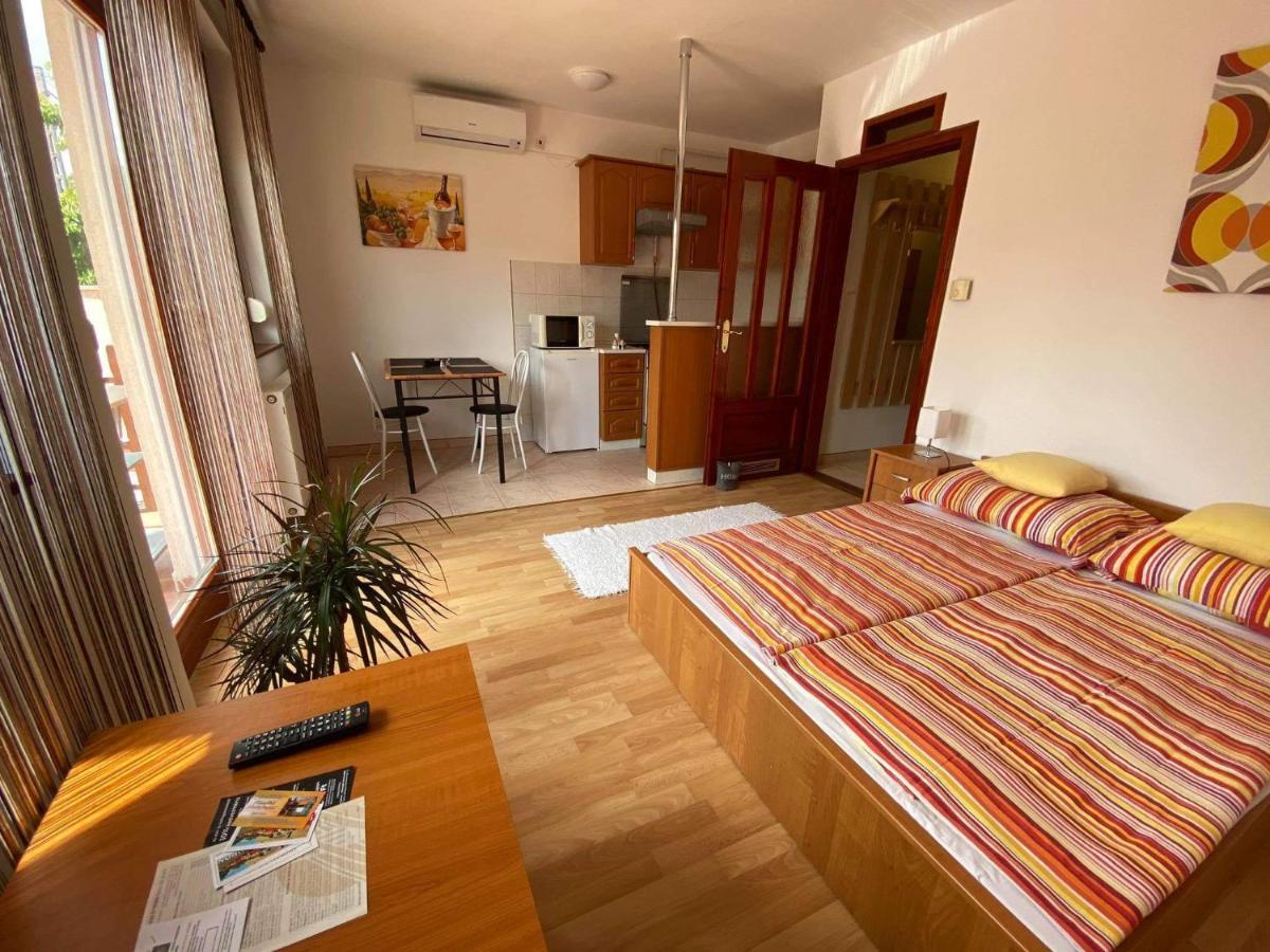 Hellasz Apartman Gyula Exterior foto
