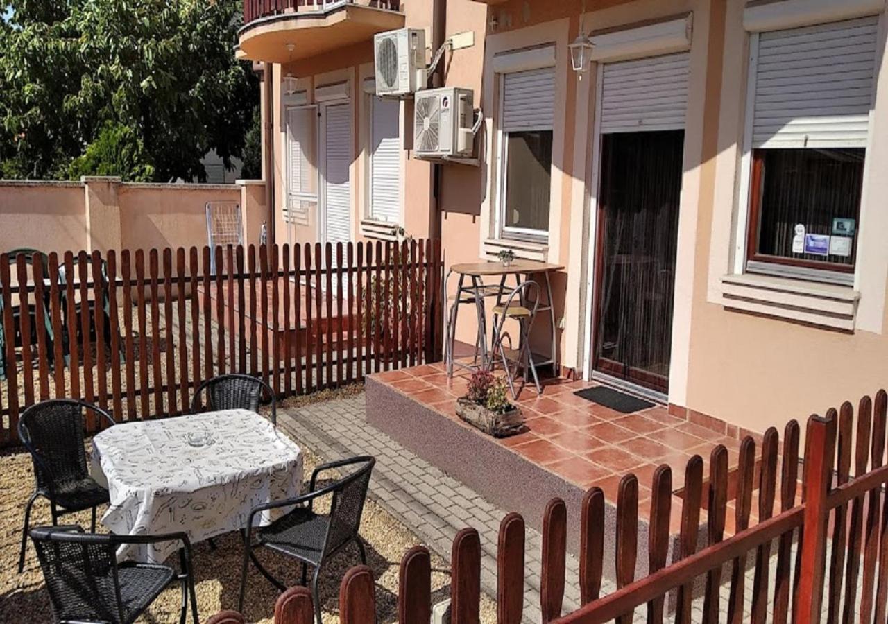 Hellasz Apartman Gyula Exterior foto