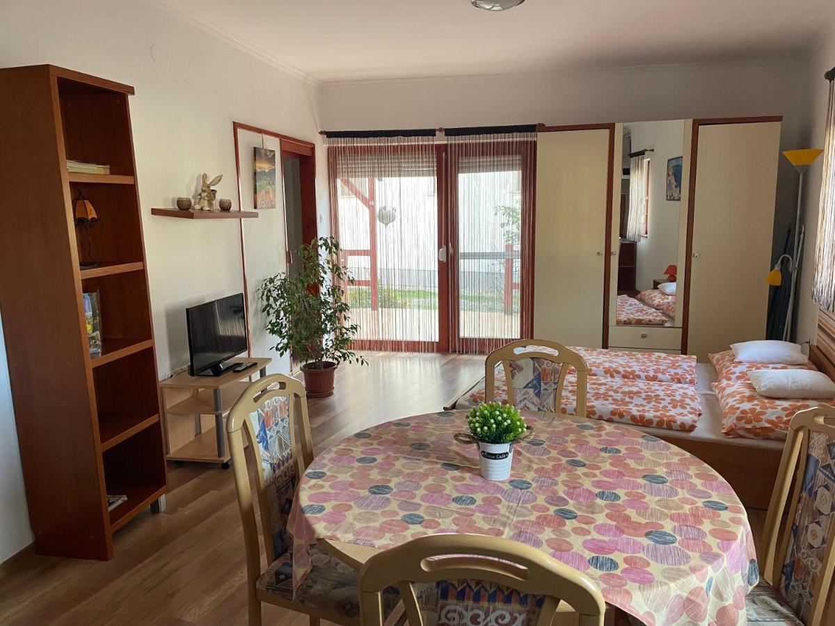 Hellasz Apartman Gyula Exterior foto