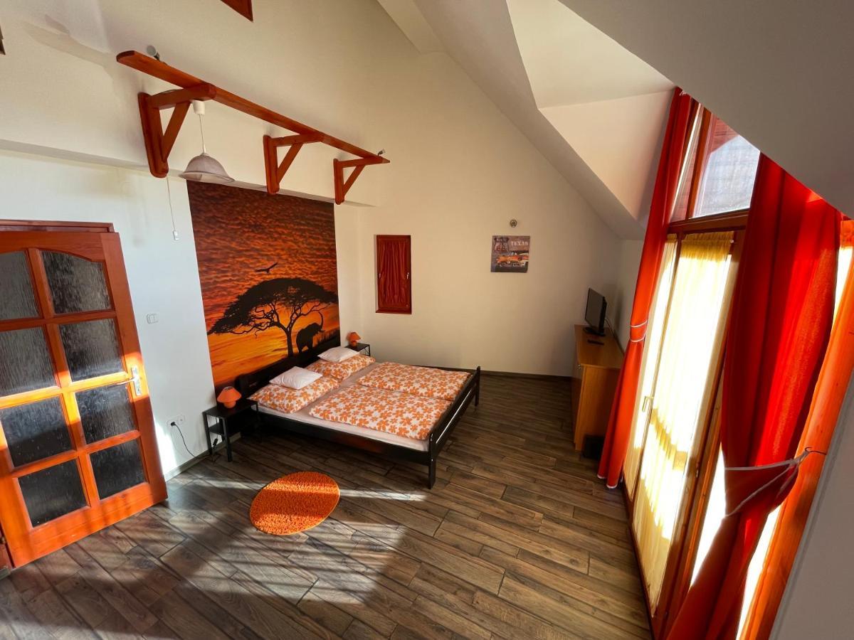 Hellasz Apartman Gyula Exterior foto