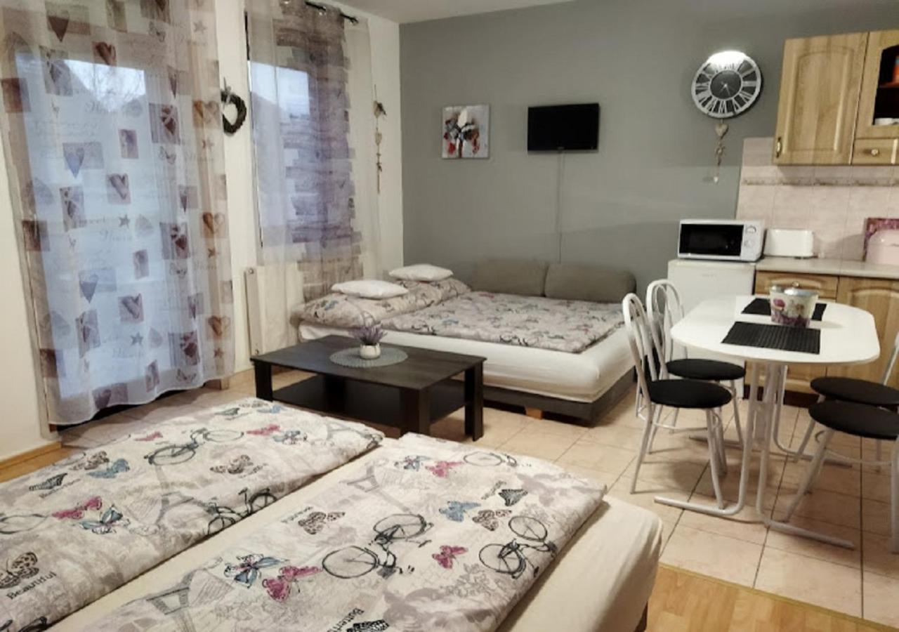 Hellasz Apartman Gyula Exterior foto