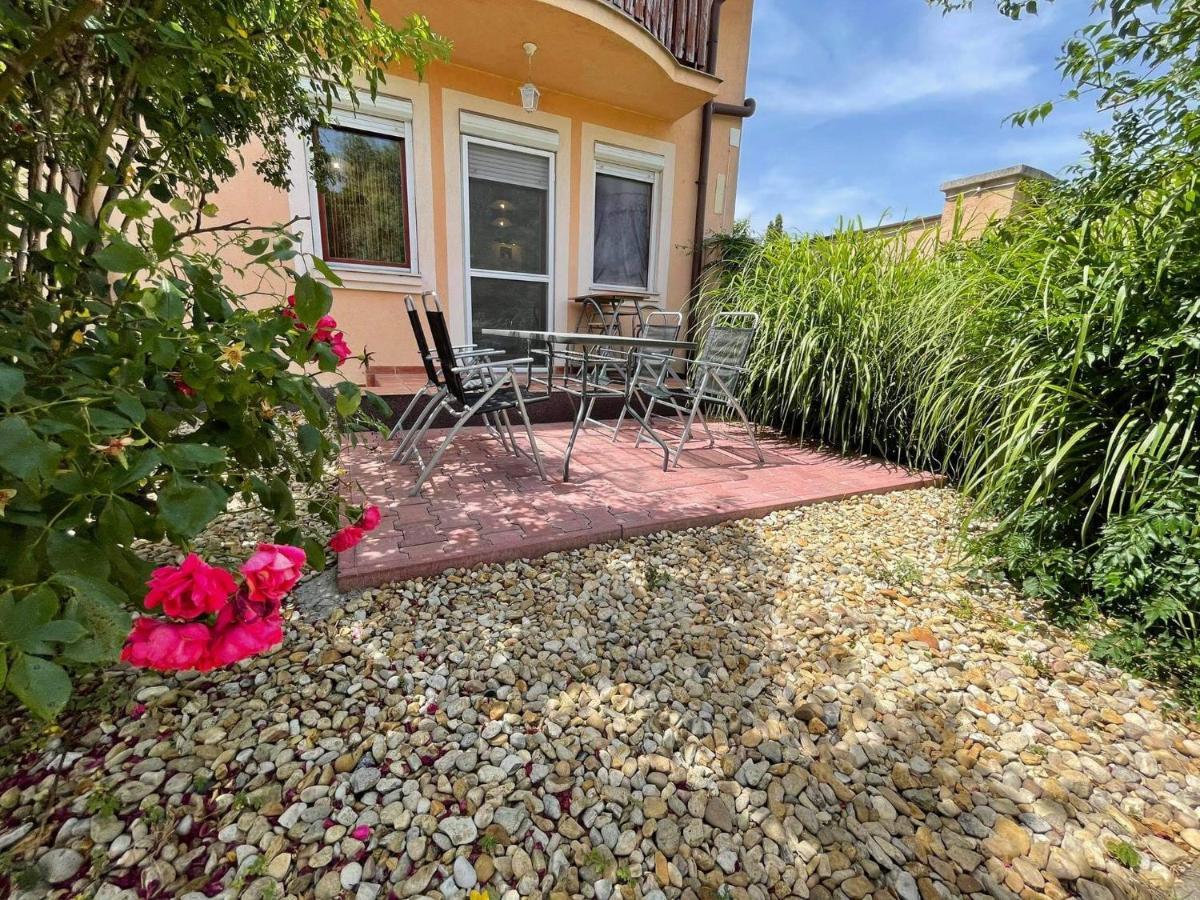 Hellasz Apartman Gyula Exterior foto