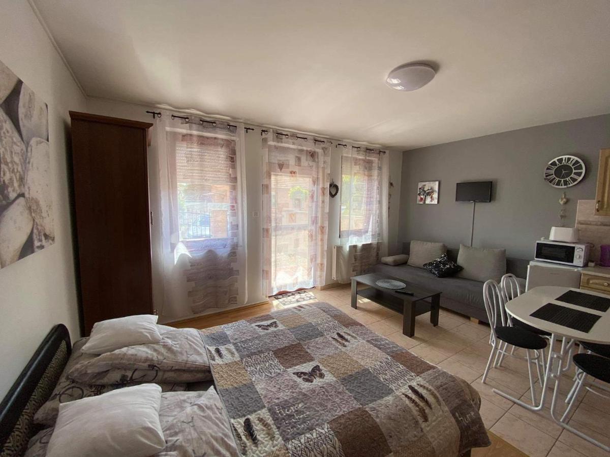 Hellasz Apartman Gyula Exterior foto