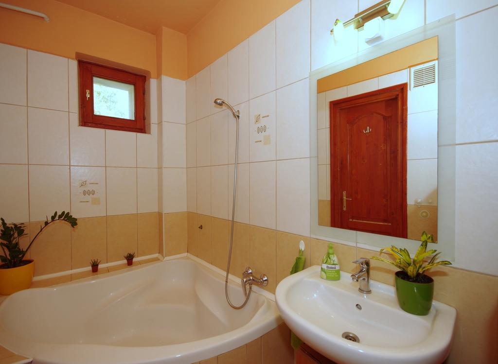 Hellasz Apartman Gyula Habitación foto