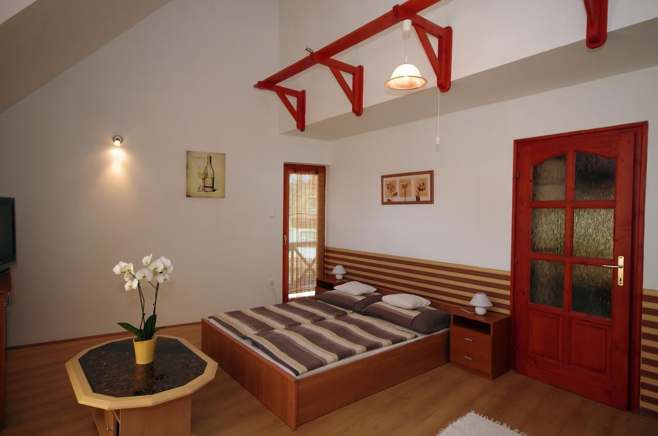 Hellasz Apartman Gyula Habitación foto