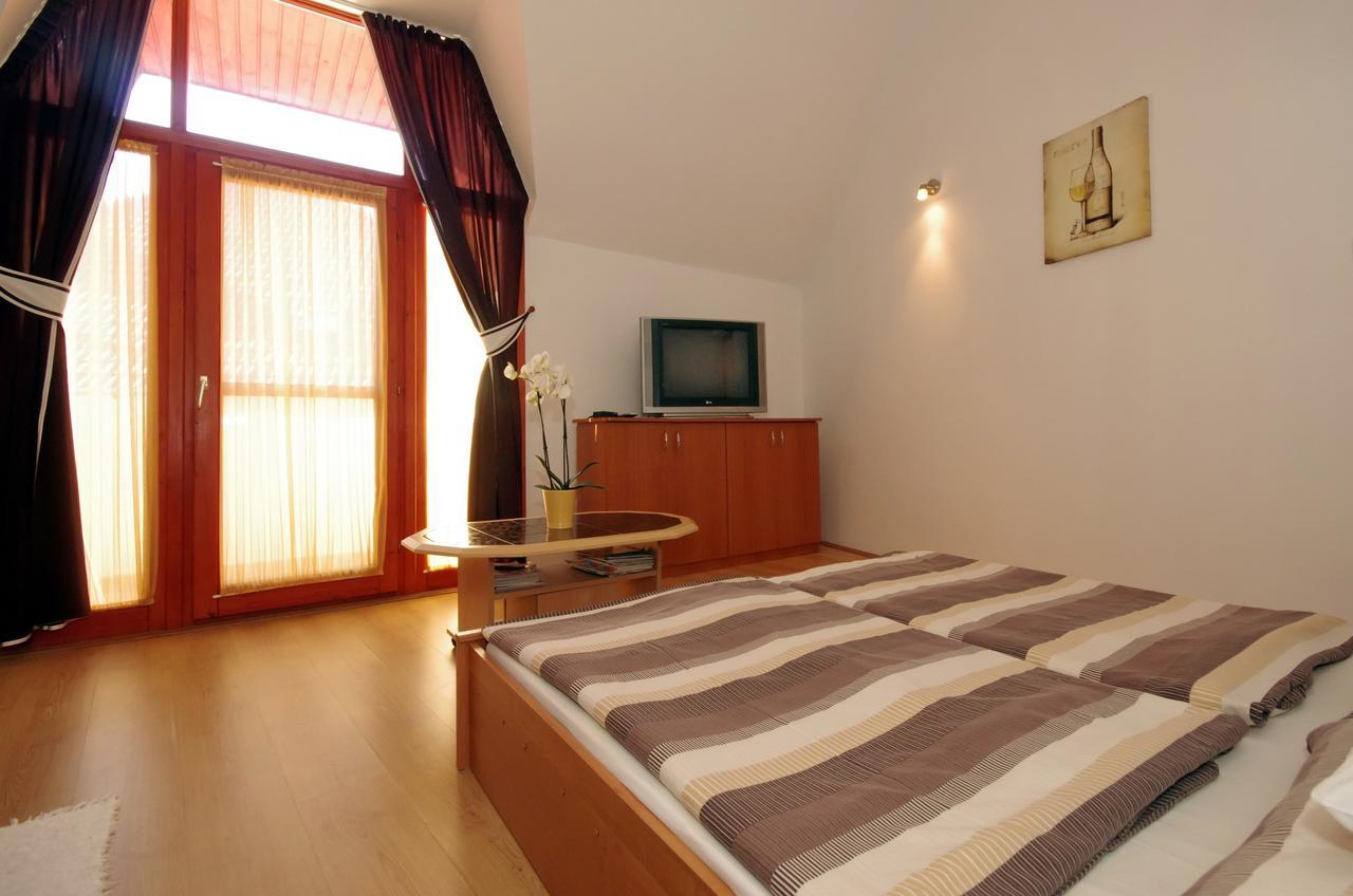 Hellasz Apartman Gyula Exterior foto