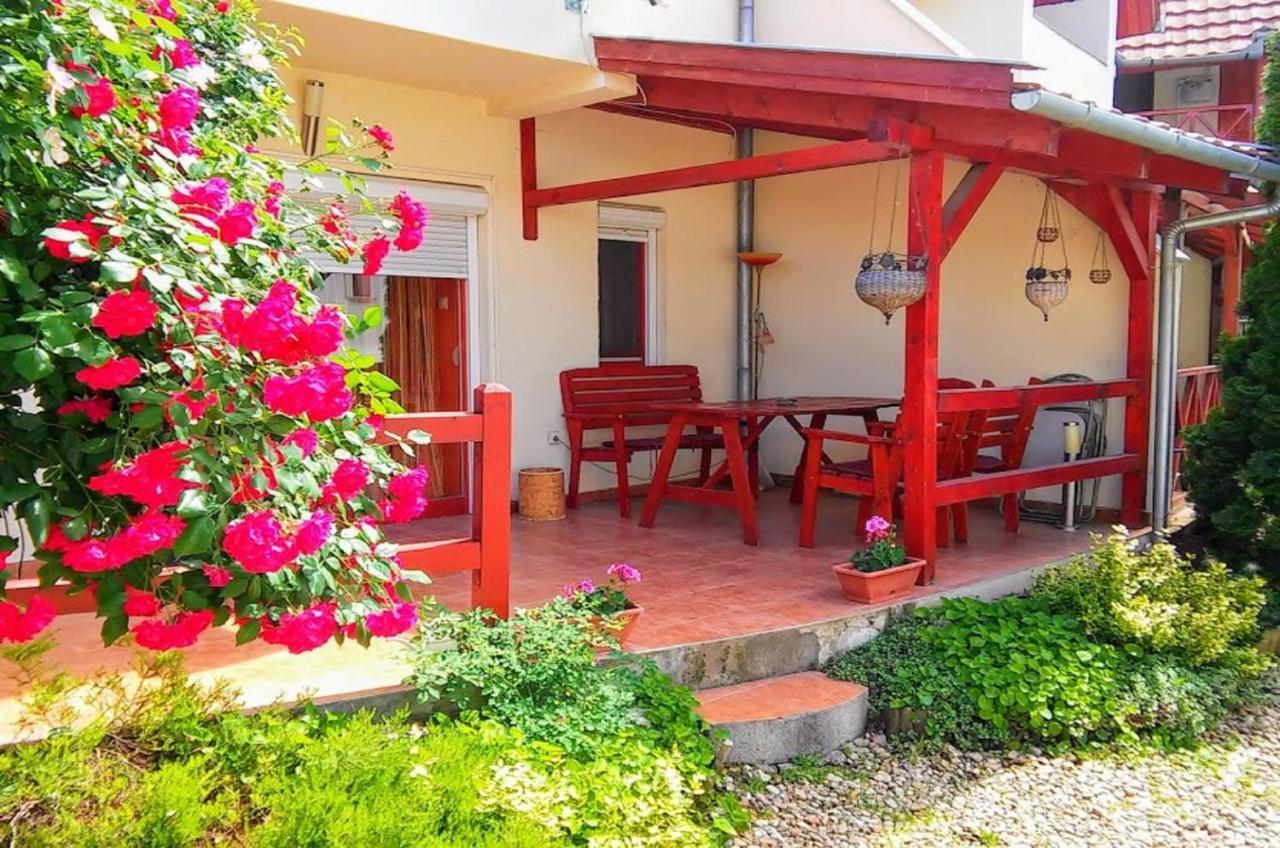Hellasz Apartman Gyula Exterior foto