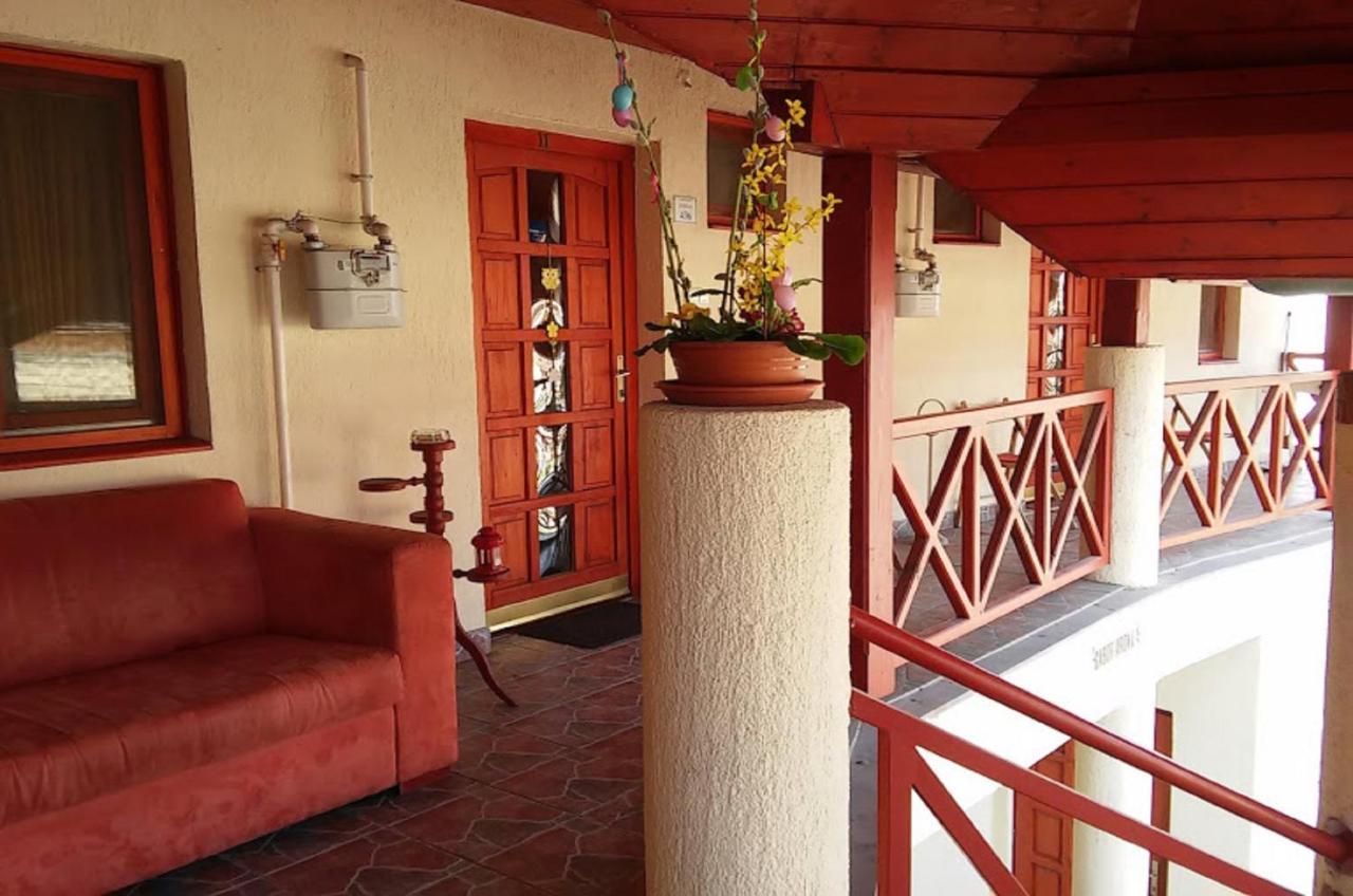 Hellasz Apartman Gyula Exterior foto