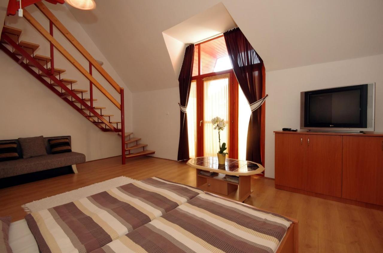 Hellasz Apartman Gyula Exterior foto